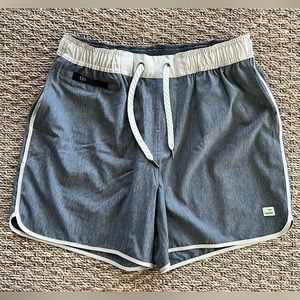Vuori Banks Short 5” Inseam Size M Grey Linen Texture